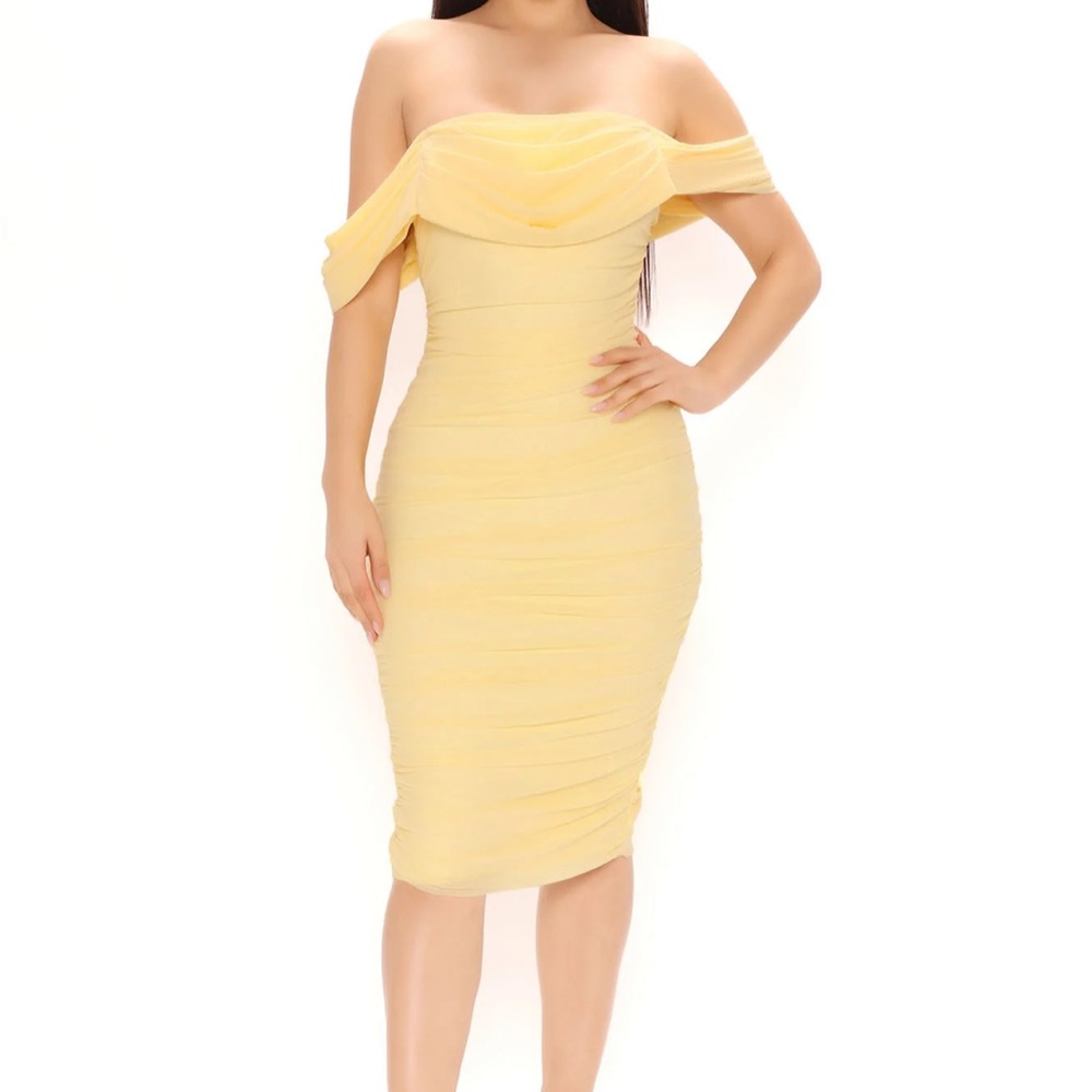 yellow dress size M in perfect condition